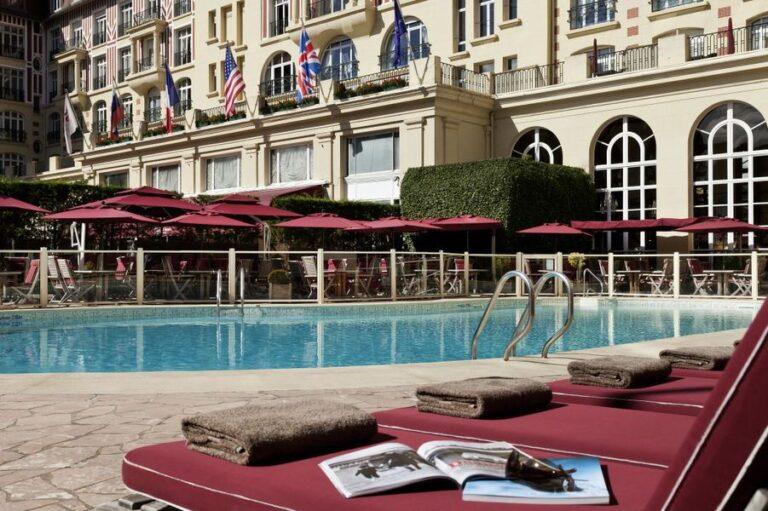 royal-barriere-1lieu1salle-seminaire-piscine.jpg