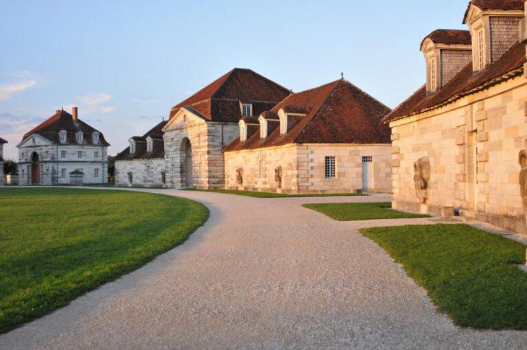 saline-royale-1lieu1salle-exterieur.jpg