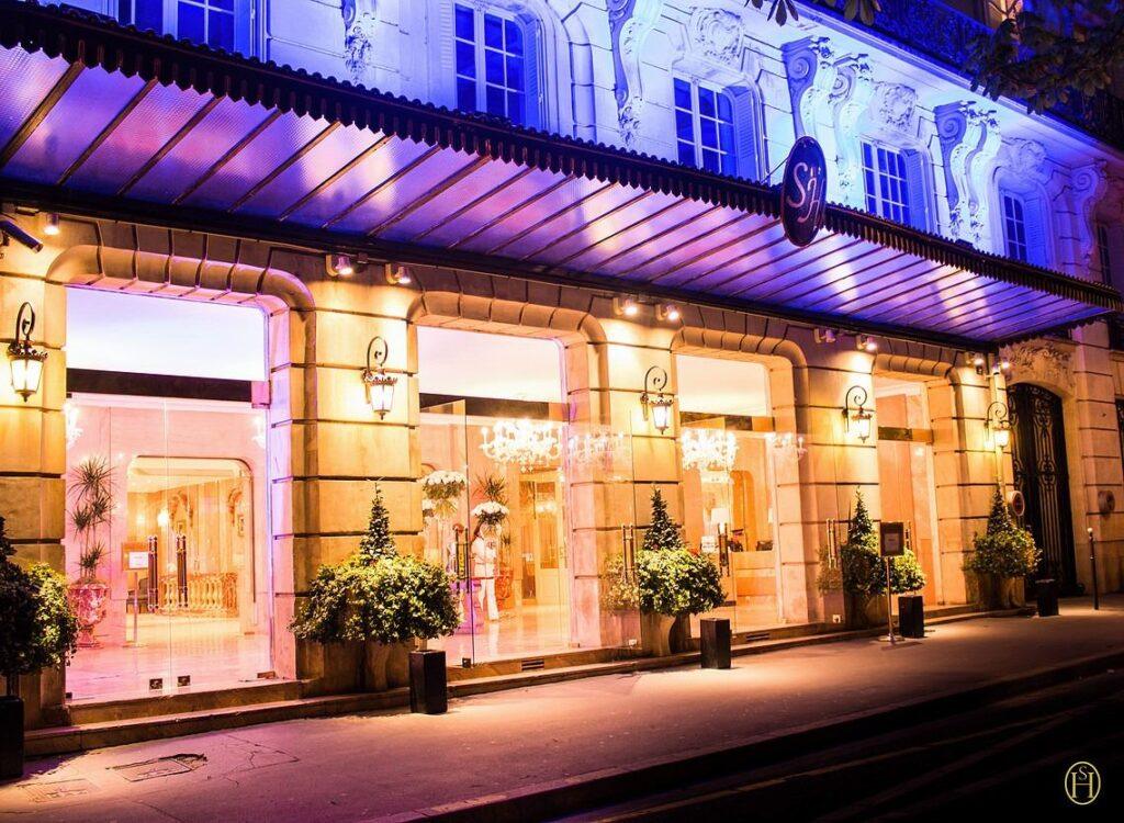 salons-hoche-1lieu1salle-soiree-facade.jpg