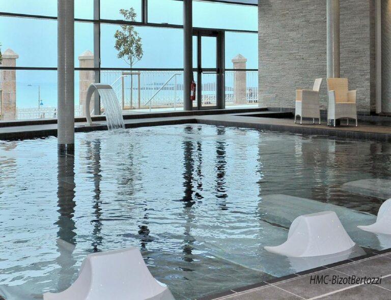 spa-marin-du-val-andre-thalasso-resort-1lieu1salle-piscine.jpg