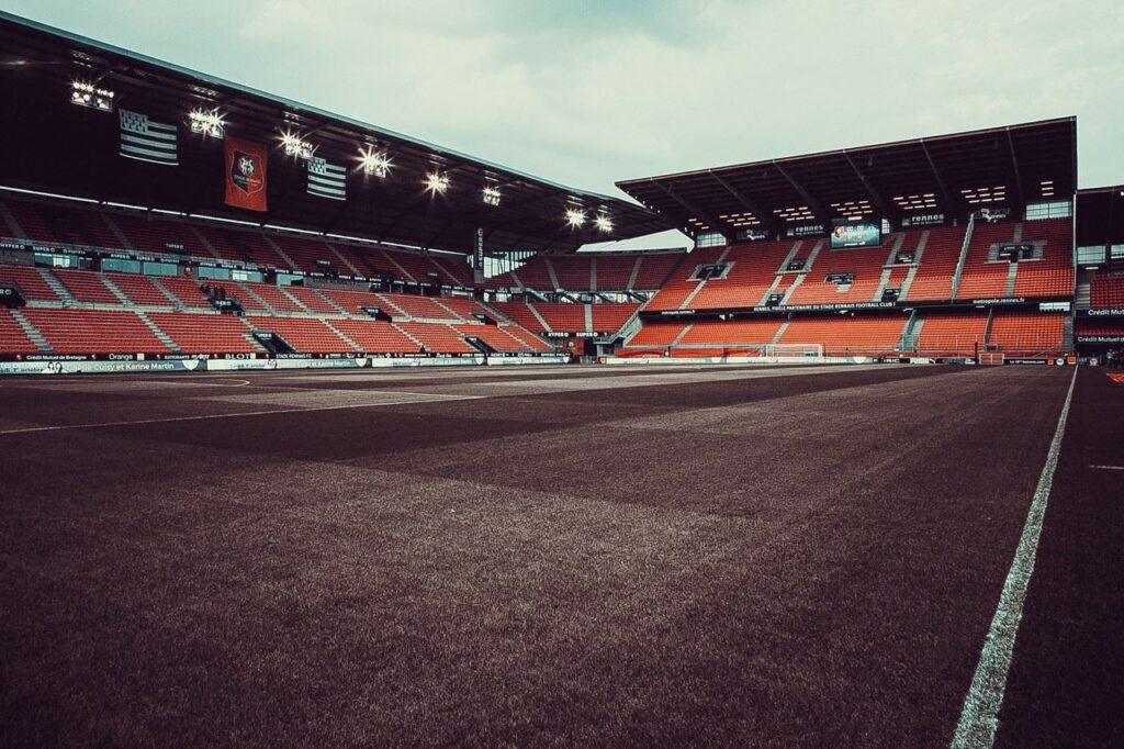 stade-rennais-1lieu1salle-stade-foot.jpg