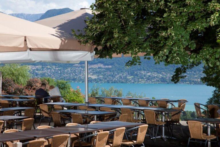 terrasse-restaurant-barbecue-vue-lac-annecy.jpg