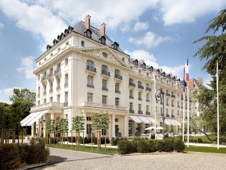 trianon-palace-versailles-1lieu1salle-congres-facade.jpg