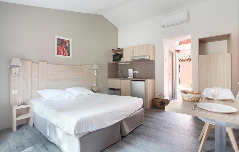 village-camarguais-1lieu1salle-restaurant-hotel-seminaire-chambre.jpg