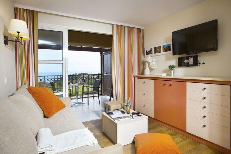 village-club-de-cap-esterel-1lieu1salle-chambre2.jpg