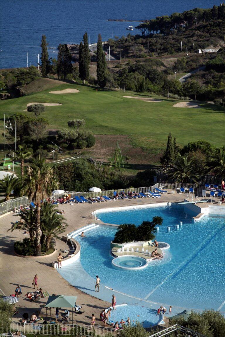 village-club-de-cap-esterel-1lieu1salle-piscine.jpg