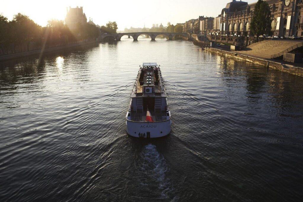 yachts-paris-1lieu1salle-yatchts-exterieur.jpg