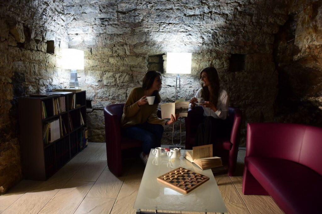 05-Salon-Bibliotheque.jpg