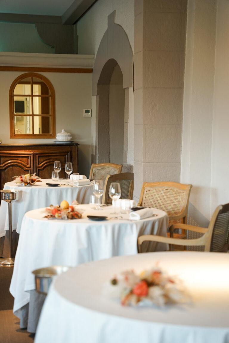 Chateau-Sainte-Sabine_Restaurant-Lassey_1-©Maison-Kalos.jpg
