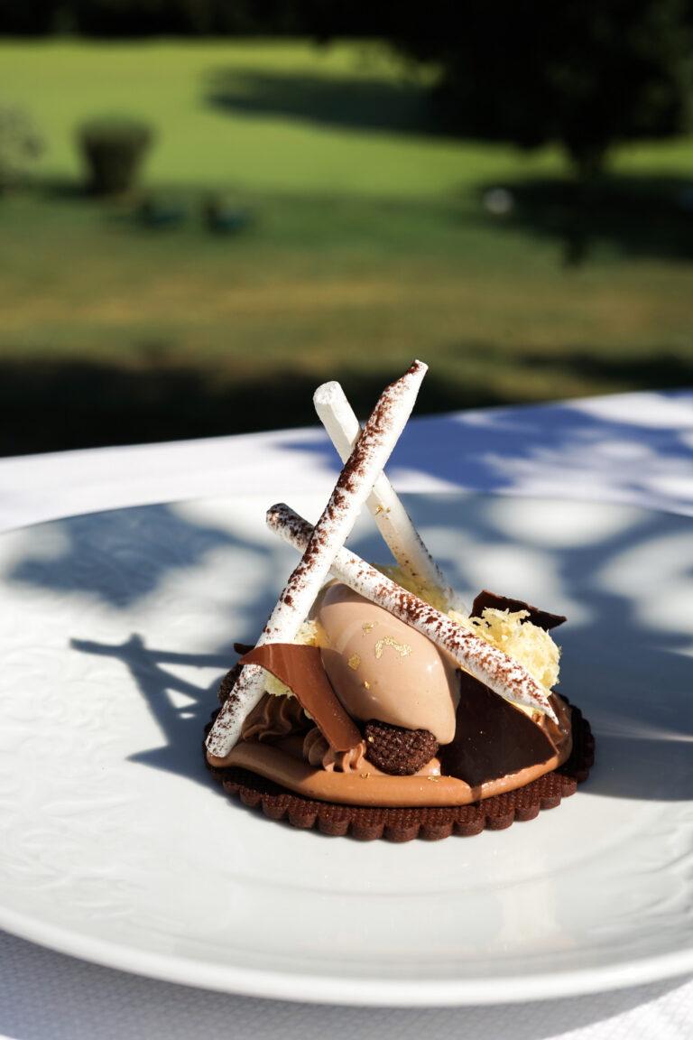 Chateau-Sainte-Sabine_Restaurant-Lassey_3-©Maison-Kalos-scaled-1.jpg