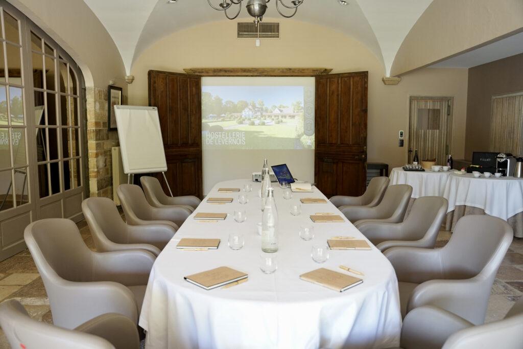 Hostellerie-de-Levernois_3_BusinessPrivatisation_2-©Maison-Kalos-scaled-1.jpg