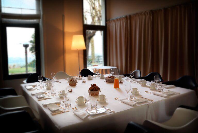 Hotel-STJ-Petit-salon-1-Droits-Patrick-Loubet-scaled-1.jpg