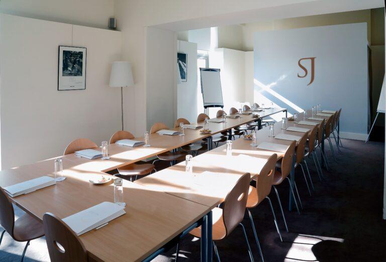 Hotel-STJ-Salon-bordelais-1-Droits-Patrick-Loubet-scaled-1.jpg
