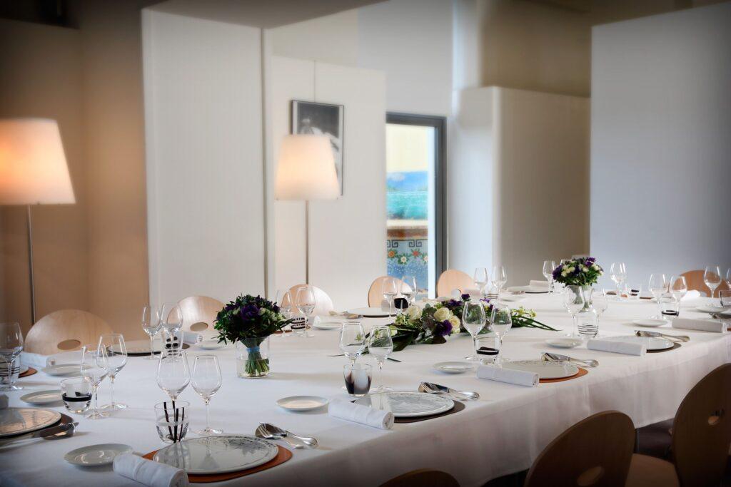 Hotel-STJ-Salon-bordelais-22-Droits-Patrick-Loubet-scaled-1.jpg