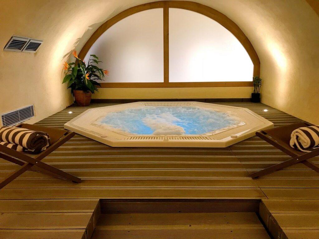 Jacuzzi-1-TEMP.jpg