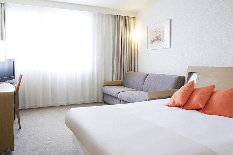 Novotel-Bordeaux-Lac-1lieu1salle-convention-chambre.jpg