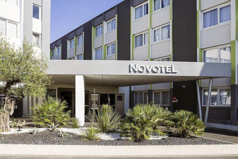Novotel-Bordeaux-Lac-1lieu1salle-convention-facade.jpg