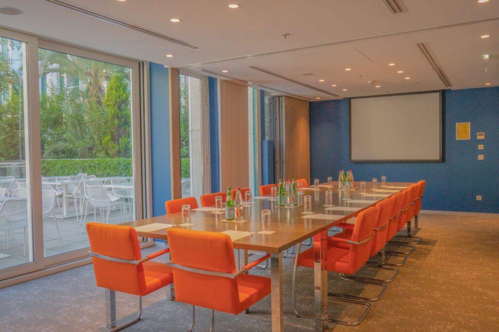 RENOIR-2_3-BOARDROOM-OUVERT-1.jpg