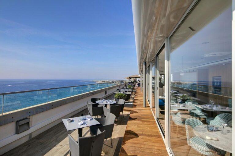 adisson-blu-hotel-nice-1lieu1salle-restaurant-terrasse.jpg