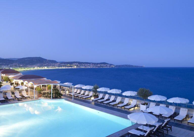 adisson-blu-hotel-nice-1lieu1salle-reunion-piscine.jpg