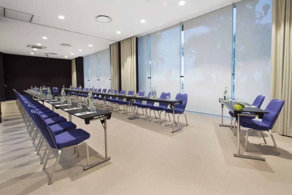 adisson-blu-hotel-nice-1lieu1salle-salle-de-seminaire.jpg
