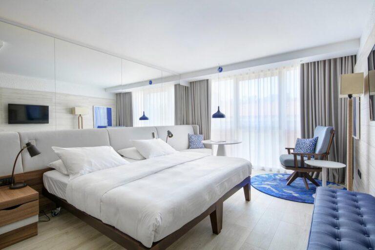 adisson-blu-hotel-nice-1lieu1salle-seminaire-chambre.jpg