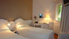 causse-comtal-hotel-1lieu1salle-chambre-lits-doubles-seminaire.jpg
