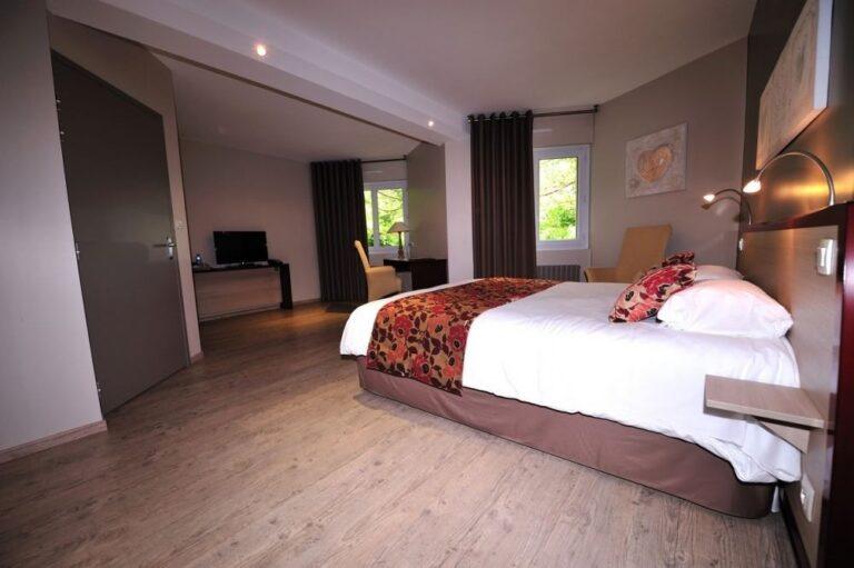 causse-comtal-hotel-1lieu1salle-conferences-chambre.jpg