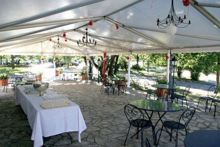 causse-comtal-hotel-1lieu1salle-terrasse-event.jpg