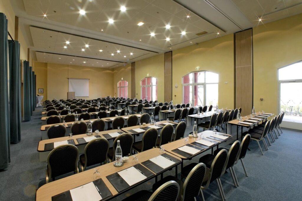 center-parcs-domaine-lac-ailette-1lieu1salle-conference.jpg