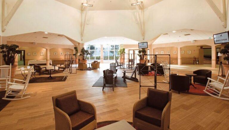 center-parcs-domaine-lac-ailette-1lieu1salle-salon.jpg