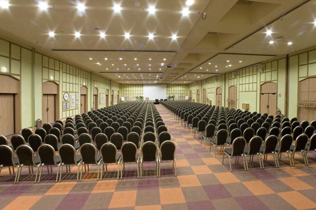 center-parcs-domaine-lac-ailette-1lieu1salle-semianire.jpg