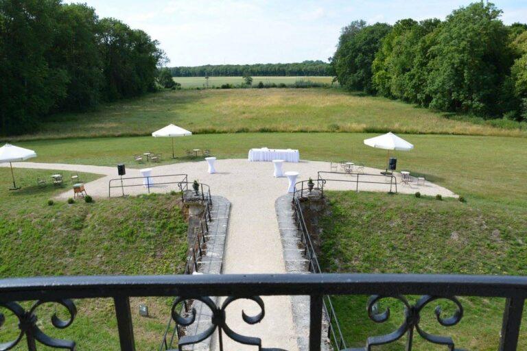 chateau-de-thugny-1lieu1salle-conference-jardin.jpg