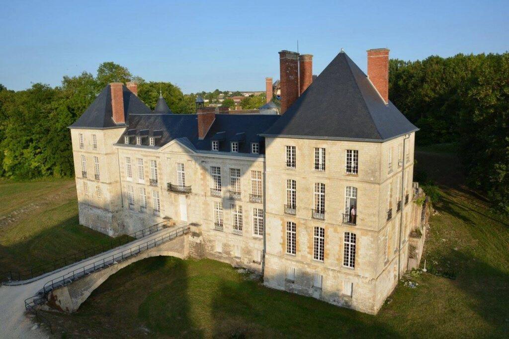 chateau-de-thugny-1lieu1salle-convention-exterieur.jpg