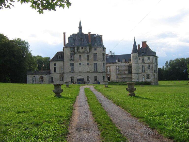 chateau-de-thugny-1lieu1salle-reunion-exterieur.jpg