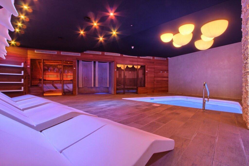 domaine-de-la-foret-d-orient-1lieu1salle-piscine-event.jpg