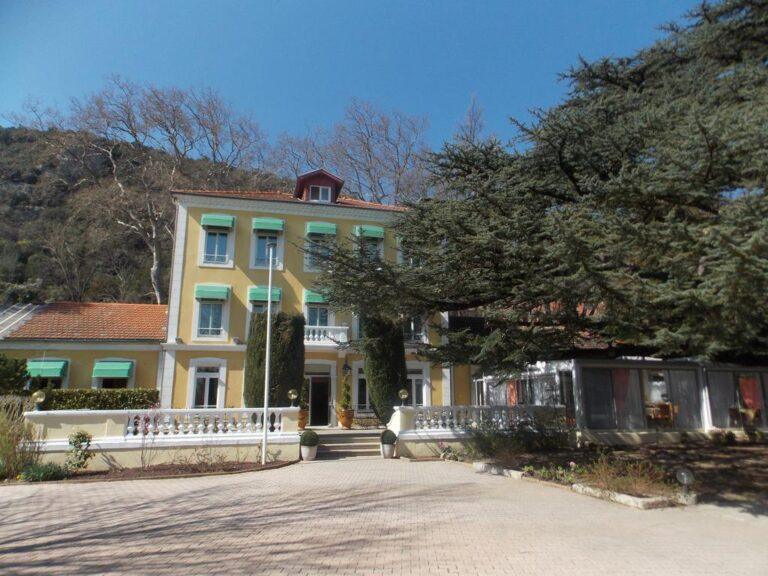 domaine-de-soyons-1lieu1salle-convention-exterieur.jpg