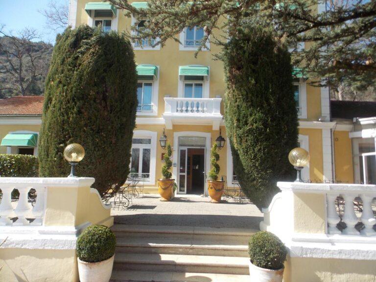 domaine-de-soyons-1lieu1salle-convention-facade.jpg