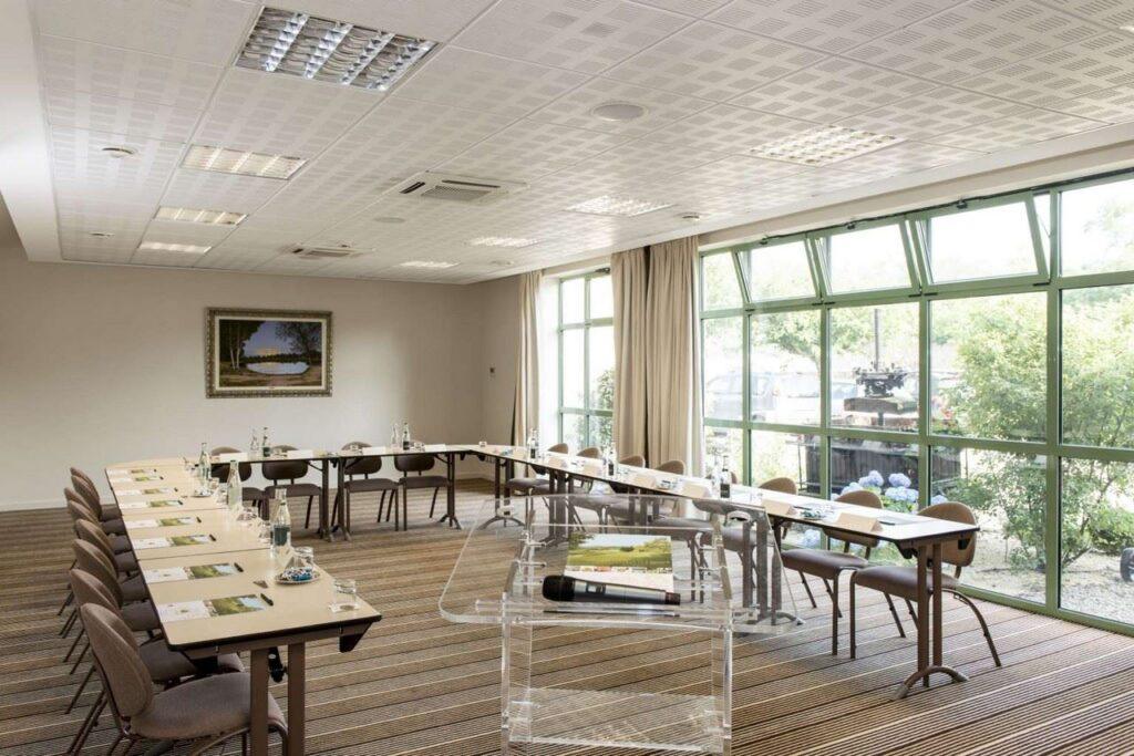 domaine-du-golf-saint-clair-1lieu1salle-salle-de-seminaire.jpg