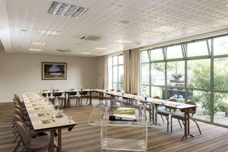 domaine-du-golf-saint-clair-1lieu1salle-salle-de-seminaire.jpg