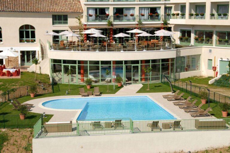 domaine-du-golf-saint-clair-1lieu1salle-seminaire-piscine.jpg