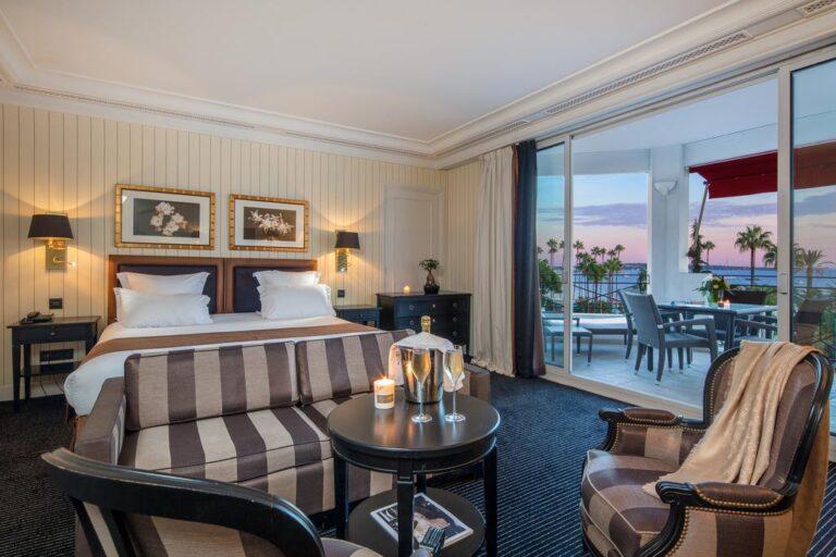 hotel-barriere-le-majestic-cannes-1lieu1salle-chambre.jpg