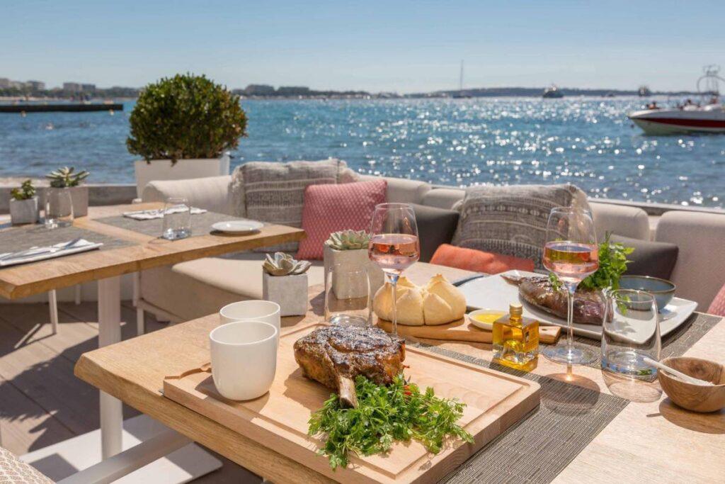 hotel-barriere-le-majestic-cannes-1lieu1salle-terrasse.jpg