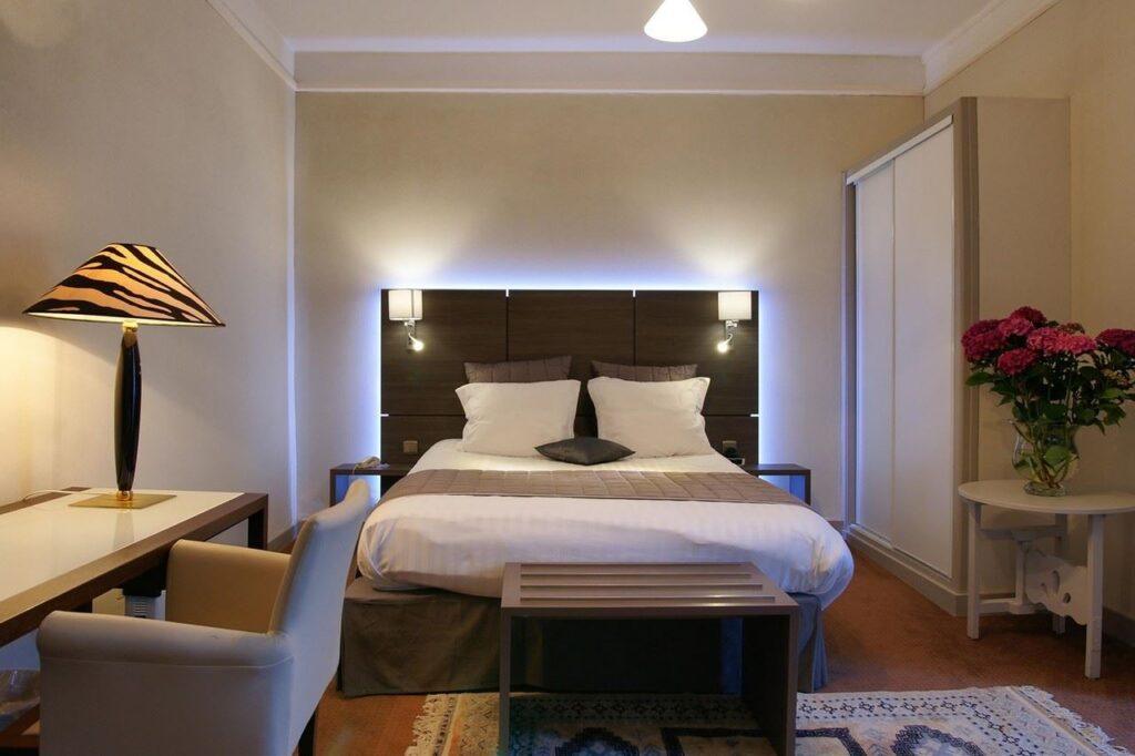 hotel-best-western-la-gentilhommiere-1lieu1salle-congres-chambre.jpg