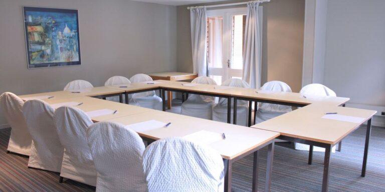 hotel-best-western-la-gentilhommiere-1lieu1salle-salle-de-conference.jpg