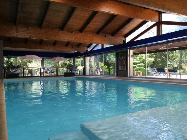 hotel-best-western-la-gentilhommiere-1lieu1salle-seminaire-piscine.jpg