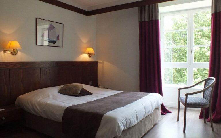 hotel-restaurant-de-la-corderie-royale-1lieu1salle-reunion-chambre.jpg