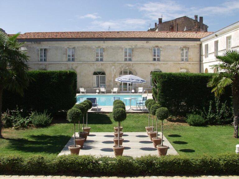 hotel-restaurant-de-la-corderie-royale-1lieu1salle-reunion-exterieur.jpg