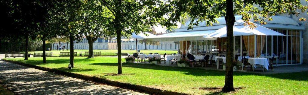 hotel-restaurant-de-la-corderie-royale-1lieu1salle-reunion-jardin.jpg