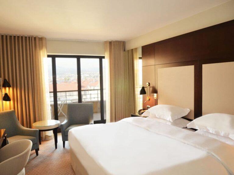 hyatt-regency-nice-palais-de-la-mediterranee-1lieu1salle-chambre.jpg
